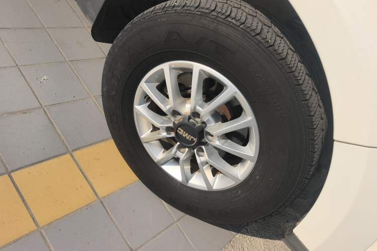 Used JMC Yuhu 3 2018 2.5T Diesel 4x4 Luxury Edition Long Wheelbase
