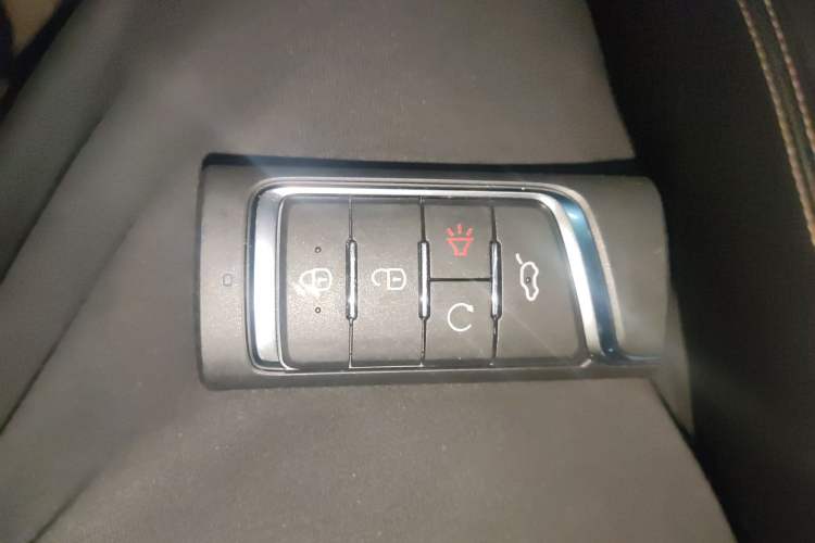 Used GAC Trumpchi GS8 2017 320T Two-Wheel Drive Luxury Smart Connectivity Version (7 Seats)