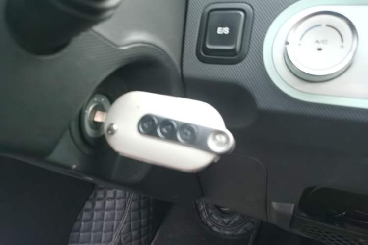 Used Wuling Hongguang MINIEV 2022 Macaron Premium Model – Lithium Ternary Battery
