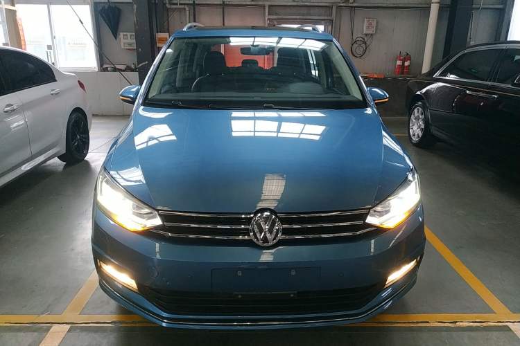 Used Volkswagen Touran 2018 Volkswagen Touran L 280TSI DSG Comfort Edition 7-seater
