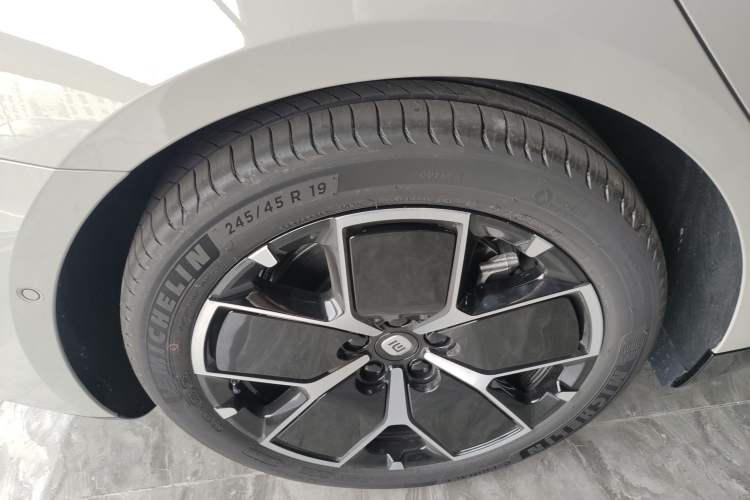 Used  SU7 2024 Rear-Drive Long-Range Intelligent Driving Version
