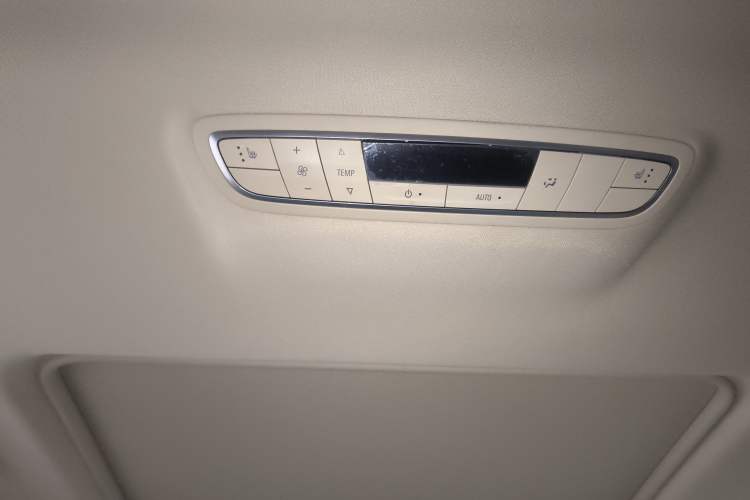 Used Buick GL8 2023 ES Lu Zun Deluxe Model