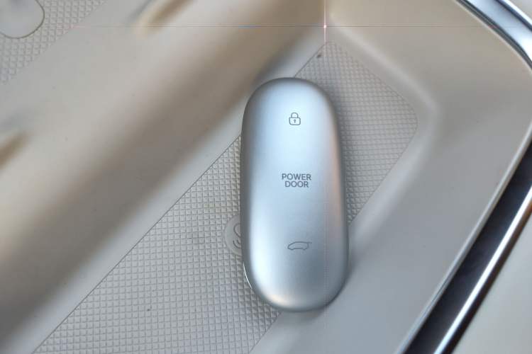 Used Li Auto MEGA 2024 Ultra Model
