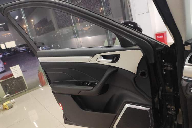 Used Haval H7 2017 Red-Label H7 2.0T Automatic Luxury Model
