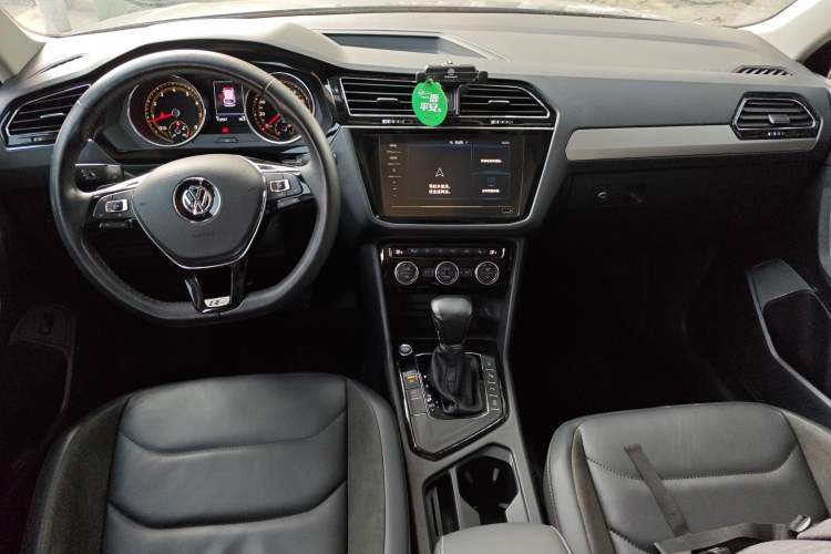 Used Volkswagen Tiguan L 2019 Revised 330TSI Automatic Two-Wheel Drive Smart & Luxury Edition China VI Standard

