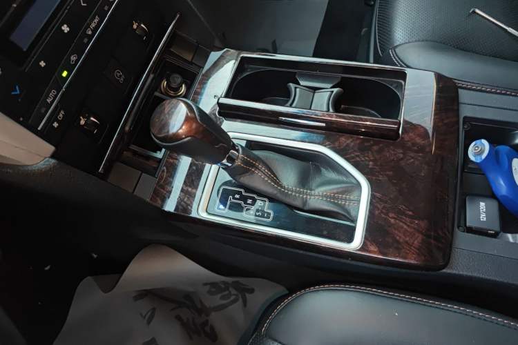 Used Toyota Camry 2016 2.0G 10th Anniversary Leading Edition
