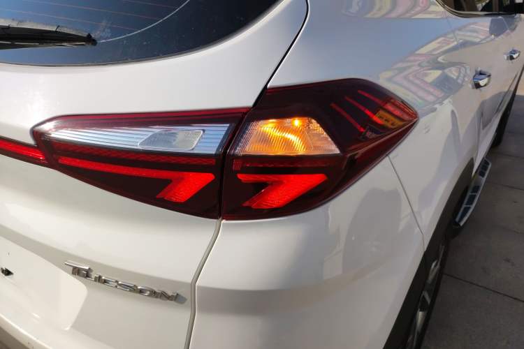 Used Hyundai Tucson 2019 280TGDi Dual-Clutch Two-Wheel Drive Fashion Edition China VI Standard
