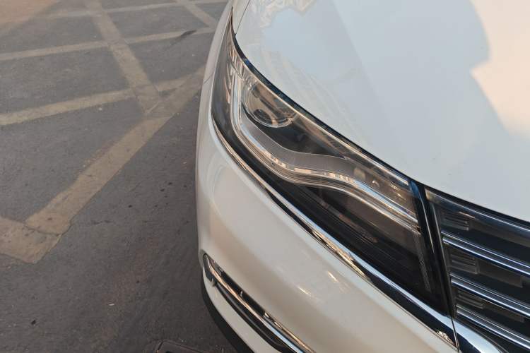 Used Roewe RX5 2016 30T Two-Wheel Drive Automatic Internet Smart Edition
