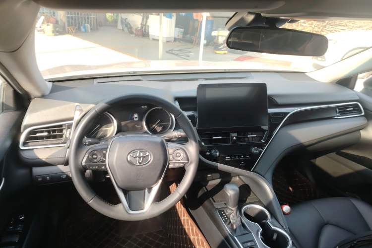 Used Toyota Camry 2021 2.0G Luxury Edition
