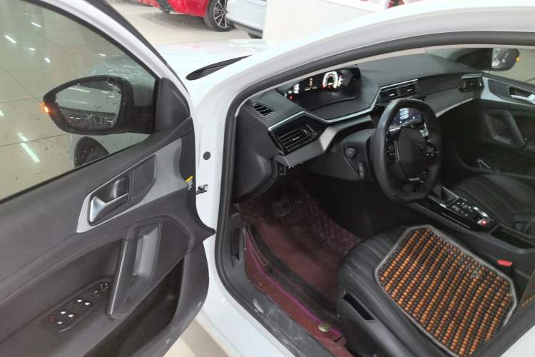 Used Peugeot 408 2022 1.6T Light-Chasing Edition
