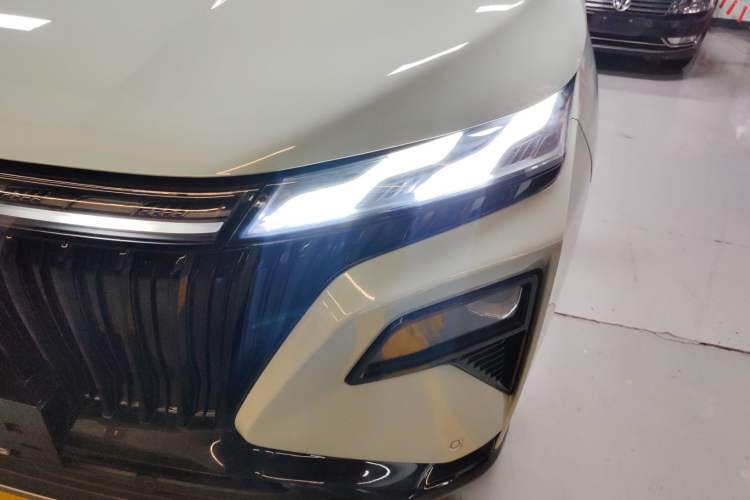 Used Dongfeng Aeolus Huge 2022 Mach Power 1.5T Dare-to-Love Edition
