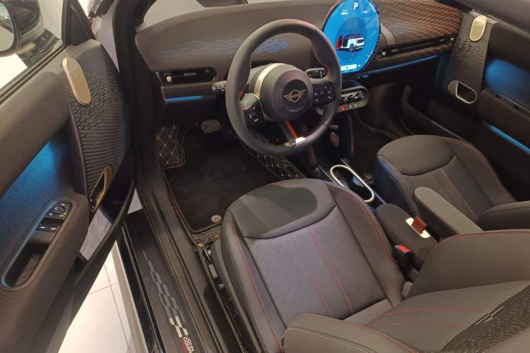 Used  Electric MINI COOPER JCW 2025 JOHN COOPER WORKS
