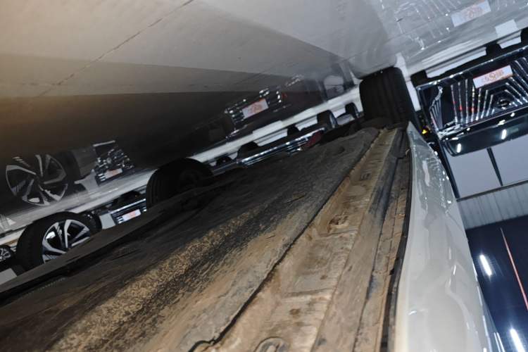 Used Volkswagen Tiguan L 2024 Outstanding Model 330TSI Automatic Two-Wheel Drive R-Line Dragon Glory Edition
