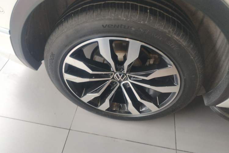 Used Volkswagen Tiguan L 2021 380TSI Automatic All-Wheel Drive R-Line Comfort Plus 7-Seater
