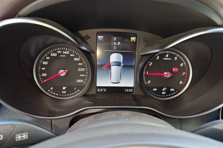 Used Mercedes-Benz GLC 2018 GLC 260 4MATIC Luxury Model
