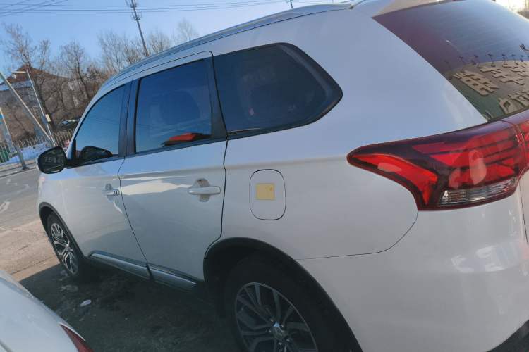 Used Mitsubishi Outlander 2018 2.0L Two-Wheel Drive Glory Edition 5 Seats