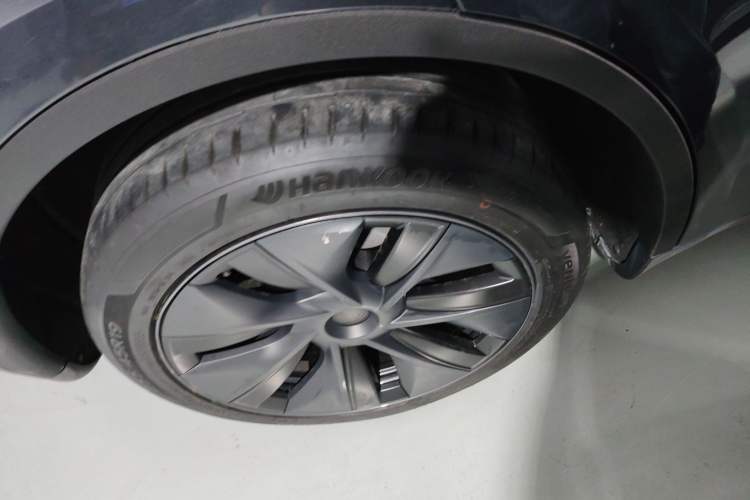 Used Tesla Model Y 2024 Long-Range All-Wheel-Drive Version
