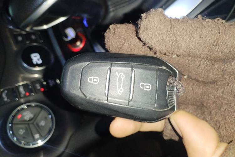 Used  5 2014 1.6T Elegant Version THP160