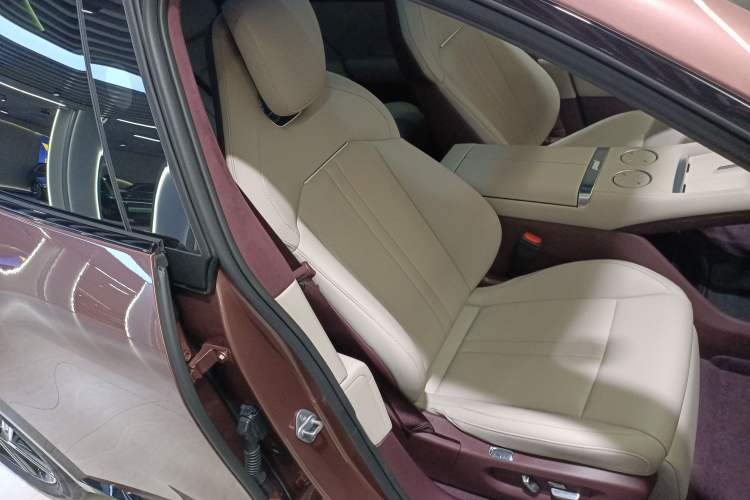 Used  YU7 2025 Ultra-Long Range High-Performance All-Wheel-Drive Max Edition
