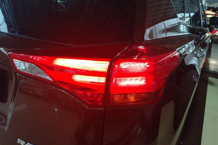 Used Toyota RAV4 2015 2.5L Automatic 4x4 Elite Edition
