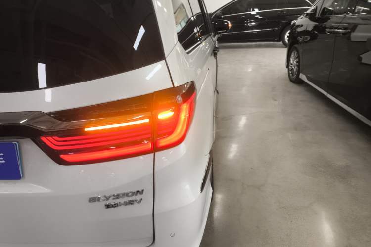 Used Honda Elysion 2022 2.0L eHEV Luxury First Edition
