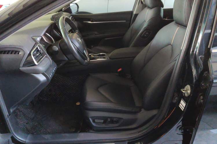 Used Toyota Camry 2021 2.0G Luxury Edition
