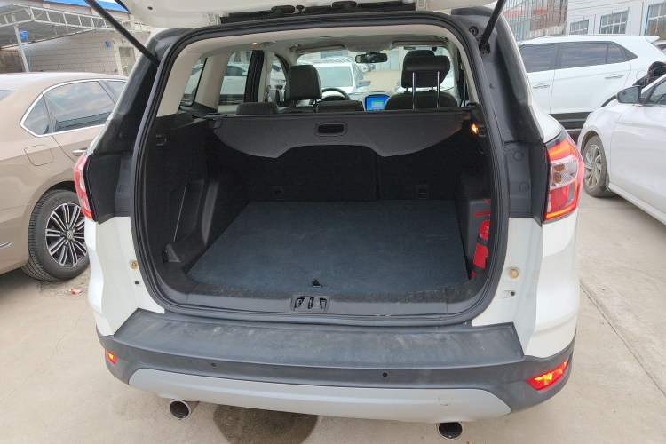 Used Ford Kuga 2018 EcoBoost 180 Two-Wheel-Drive Platinum Edition
