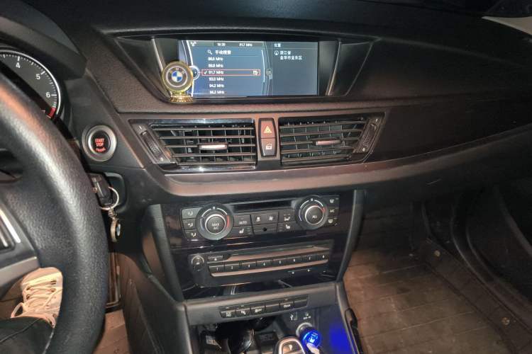 Used BMW X1 2015 sDrive18i Leading Edition
