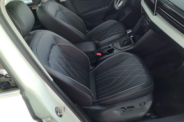 Used Volkswagen Tiguan L 2024 Outstanding Model 330TSI Automatic Two-Wheel Drive R-Line Dragon Glory Edition
