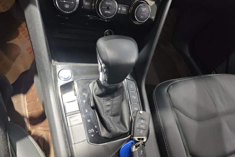 Used Volkswagen Tiguan L 2019 330TSI Automatic Two-Wheel Drive Smart Luxury Version China VI Standard