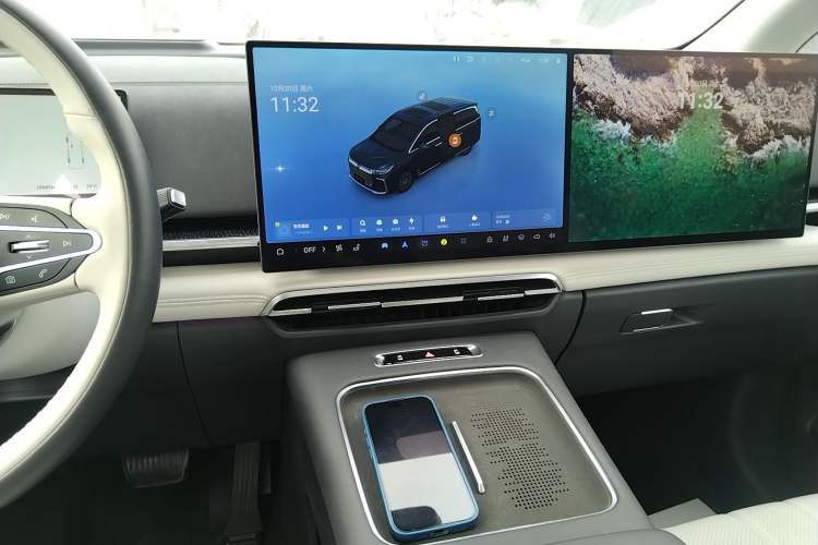 Used VOYAH Dream 2025 PHEV Four-Wheel-Drive Flagship Kunpeng Edition
