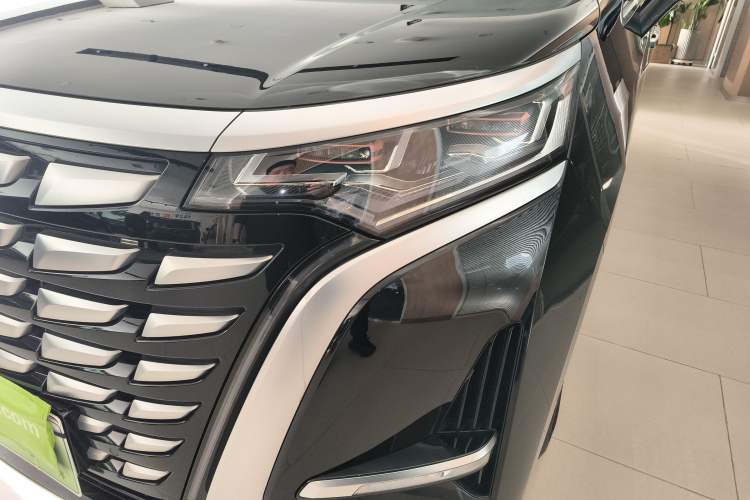 Used Denza D9 2022 DM-i 970 Four-Wheel Drive Flagship Model
