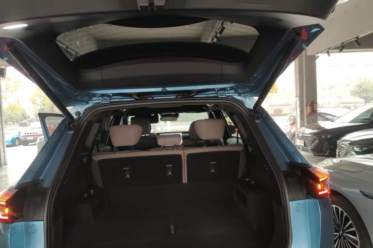 Used Chery Tiggo 8 PLUS C-DM 2025 1.5T 116 km Prestige Version 5 Seats