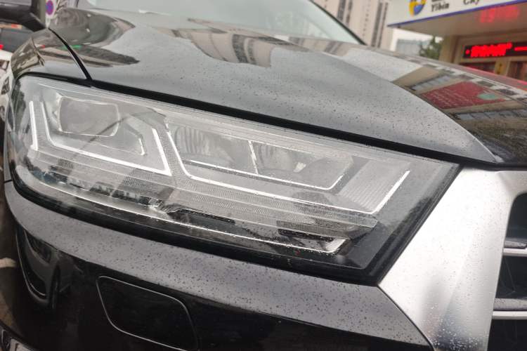 Used Audi Q7 2018 40 TFSI Comfort Model