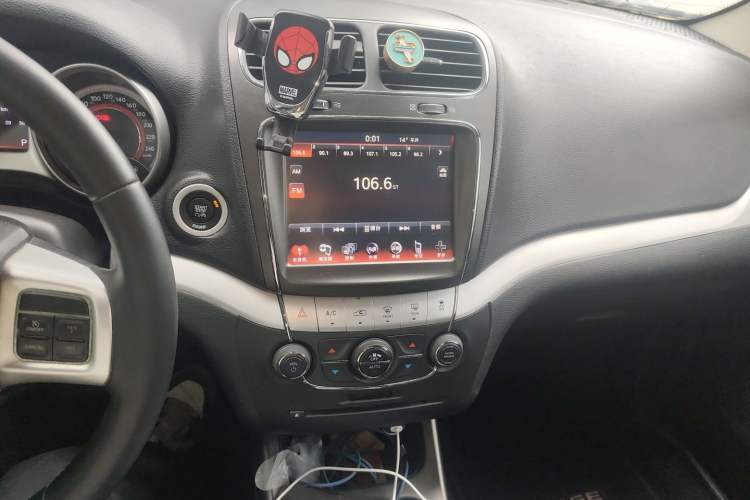 Used Dodge Journey 2013 2.4L Two-Wheel Drive Luxury Version
