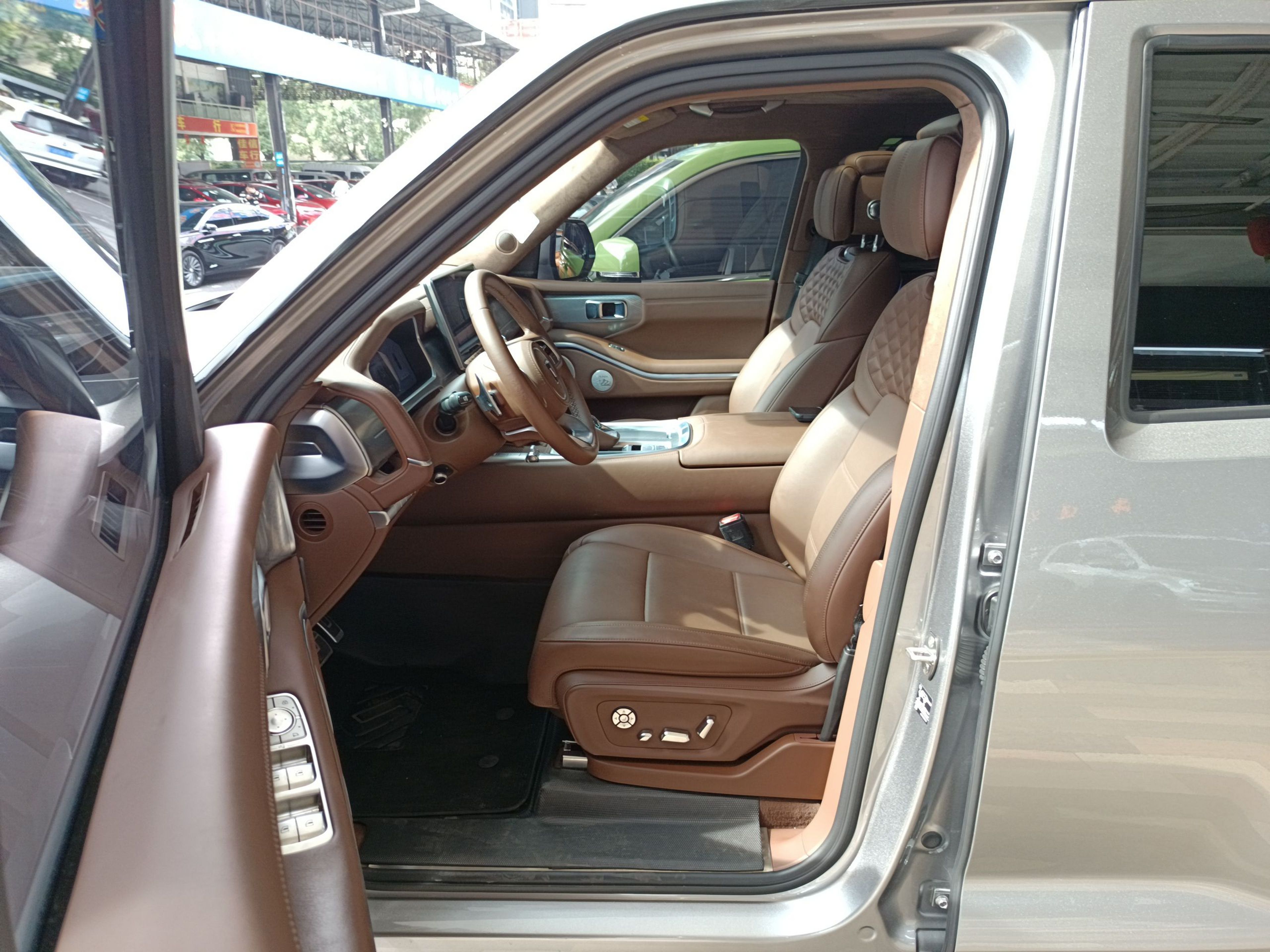 Переднее сиденье в автомобиле