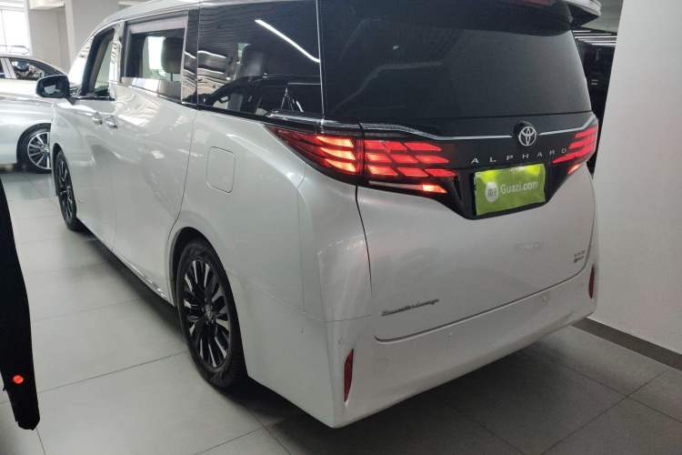 Used Toyota Alphard 2024 Dual-Engine 2.5L Deluxe Edition
