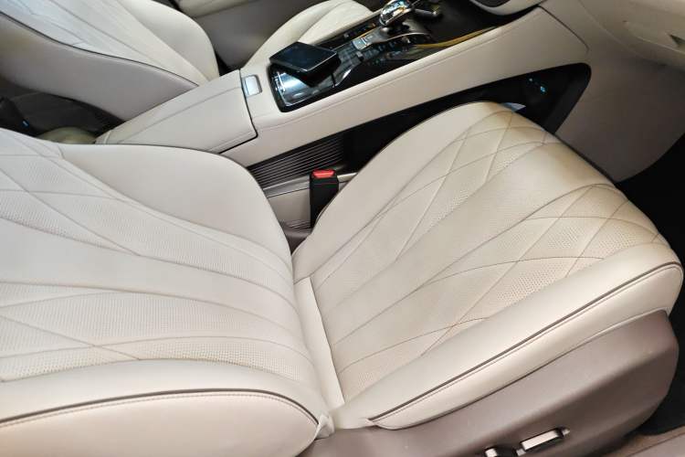 Used Denza D9 2022 DM-i 970 Four-Wheel Drive Flagship Model
