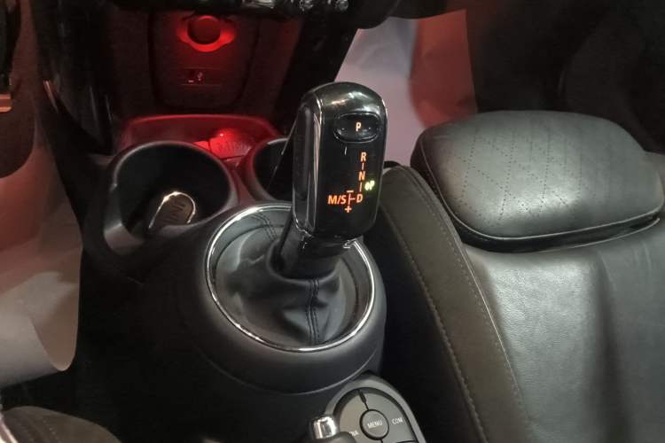 Used  MINI 2019 1.5T COOPER Artist Five-Door Edition
