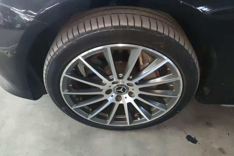 Used Mercedes-Benz E-Class 2016 E 300 L Sporty and Stylish Model
