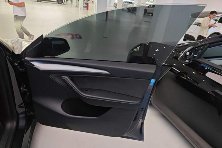 Used Tesla Model Y 2024 Long-Range All-Wheel-Drive Version
