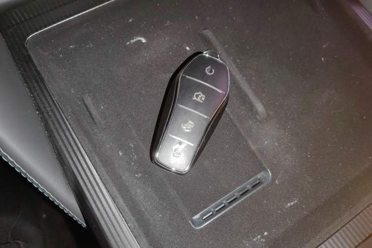 Used BYD Song L DM-i 2025 Intelligent Driving Version 112 km Beyond-Range Type
