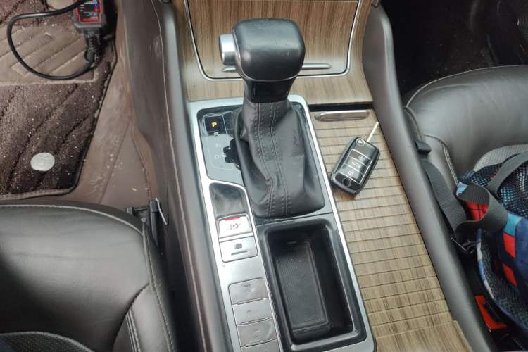 Used Roewe RX8 2018 30T Smart Connectivity Two-Wheel Drive Flagship Edition