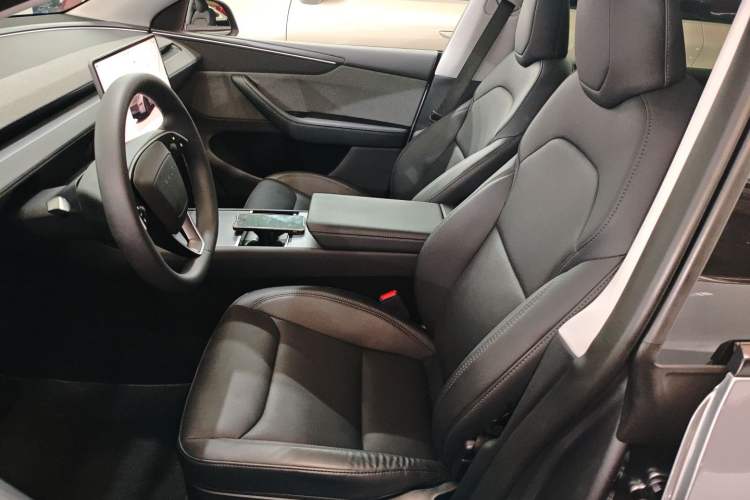 Used Tesla Model Y 2025 Rear-Wheel-Drive Version