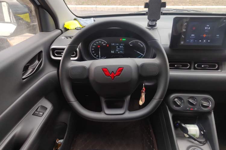 Used Wuling Hongguang New Energy 2024 All-Electric Model 300KM Standard Version
