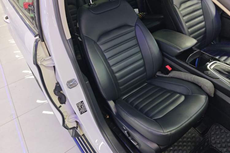 Used Ford Edge 2018 EcoBoost 245 Two-Wheel-Drive Titanium 7-Seater China VI Standard
