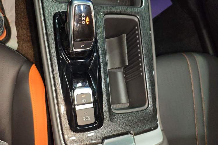 Used Dongfeng Aeolus Yixuan MAX 2023 1.5T Ultra-Stylish Trendsetting Dad Edition
