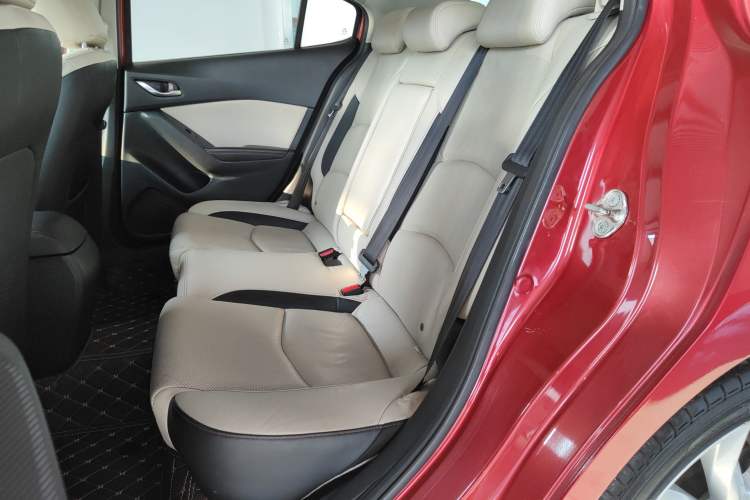 Used Mazda Mazda 3 Axela 2014 Sedan 2.0L Automatic Sport Model