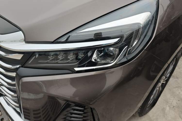 Used Buick GL8 2023 Facelifted Land Cruiser Executive Luxury Version
