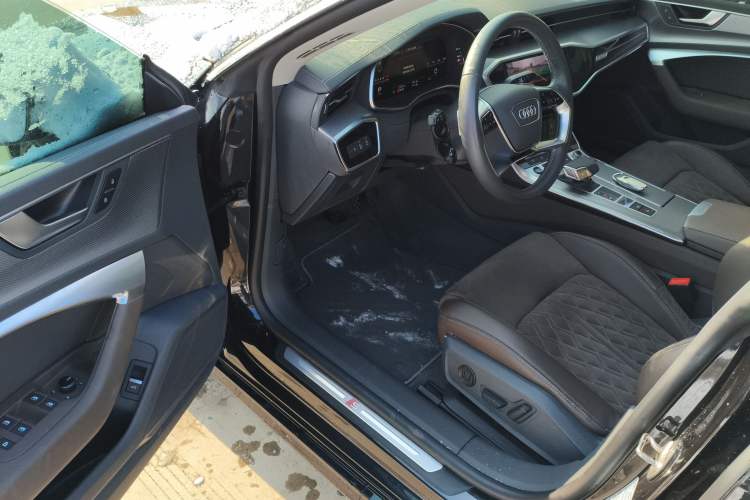 Used Audi A7L 2024 45TFSI quattro S-line Visionary Edition Flow Crystal Package
